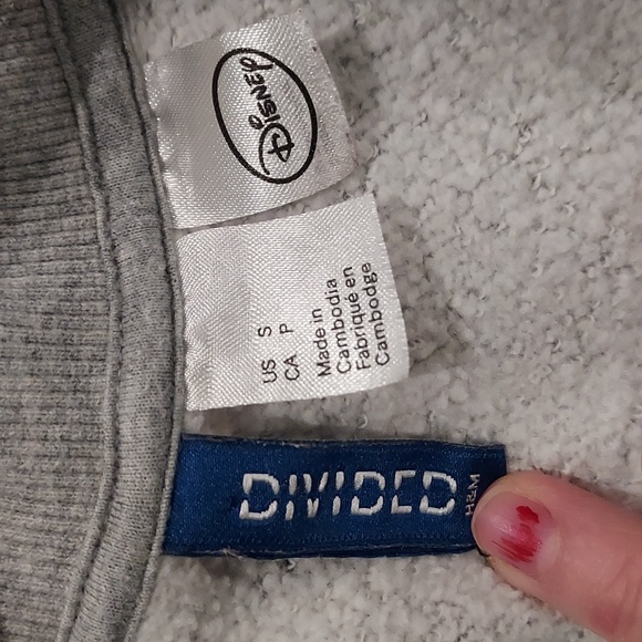 Disney Gray with Black Outlined Micky Mouses Red Embroidered Mickey Size Small - Picture 7 of 12